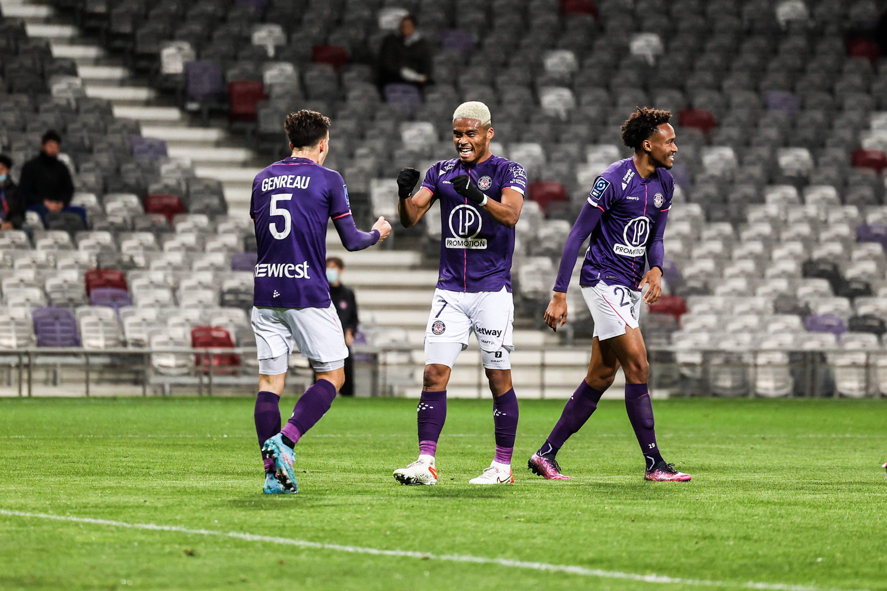 法甲战术多变,精彩配合助阵破门 法甲战术多变,精彩配合助阵破门